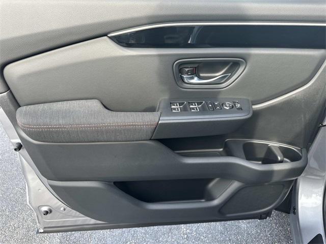 new 2025 Honda Pilot car, priced at $40,702