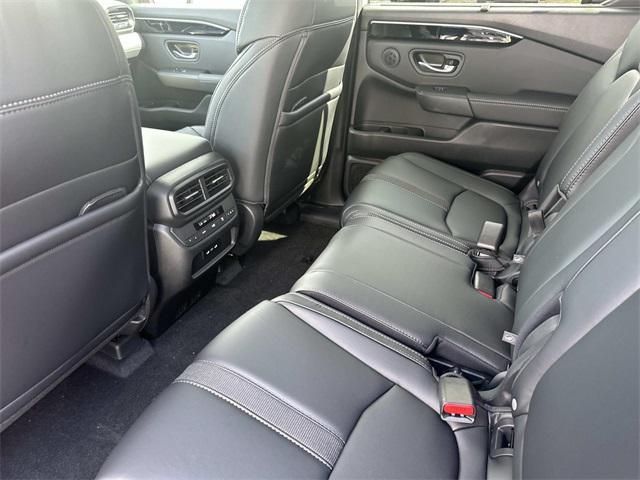 new 2025 Honda Pilot car, priced at $46,697