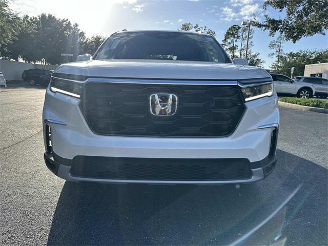 new 2025 Honda Pilot car, priced at $47,612
