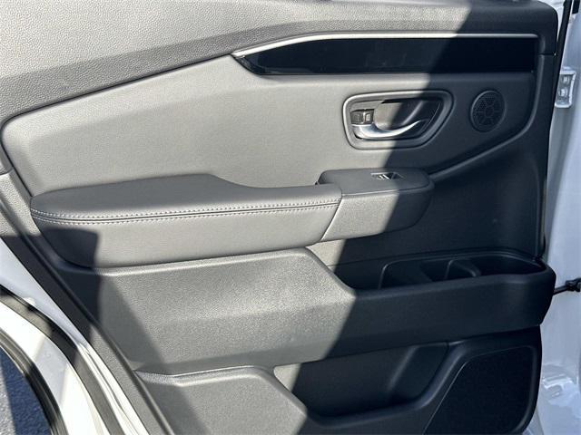 new 2025 Honda Pilot car, priced at $47,612