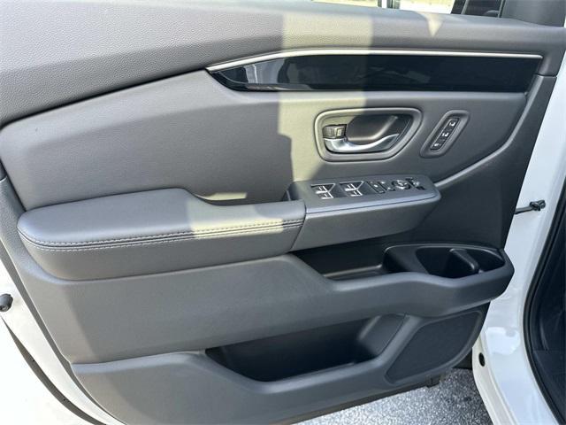 new 2025 Honda Pilot car, priced at $47,612