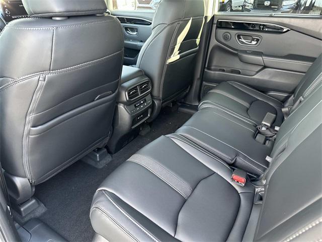 new 2025 Honda Pilot car, priced at $47,612