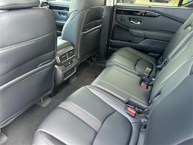 new 2025 Honda Pilot car, priced at $45,575