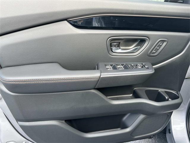 new 2025 Honda Pilot car, priced at $48,233