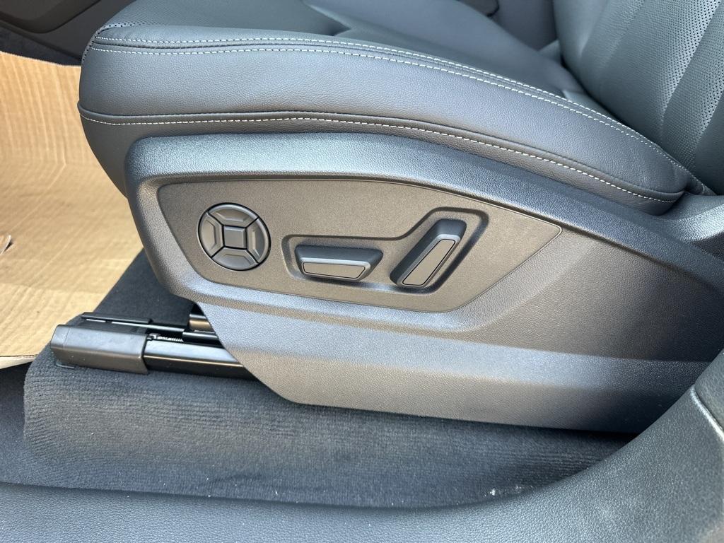 new 2025 Audi Q7 car, priced at $76,335