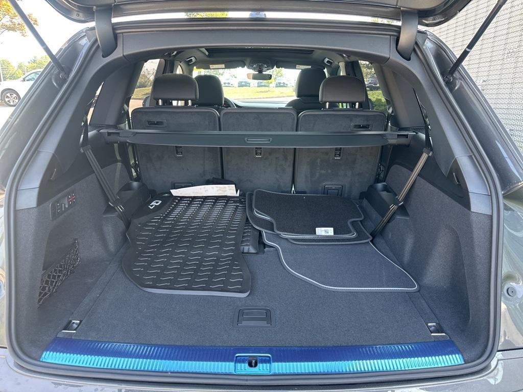 new 2025 Audi Q7 car, priced at $76,335