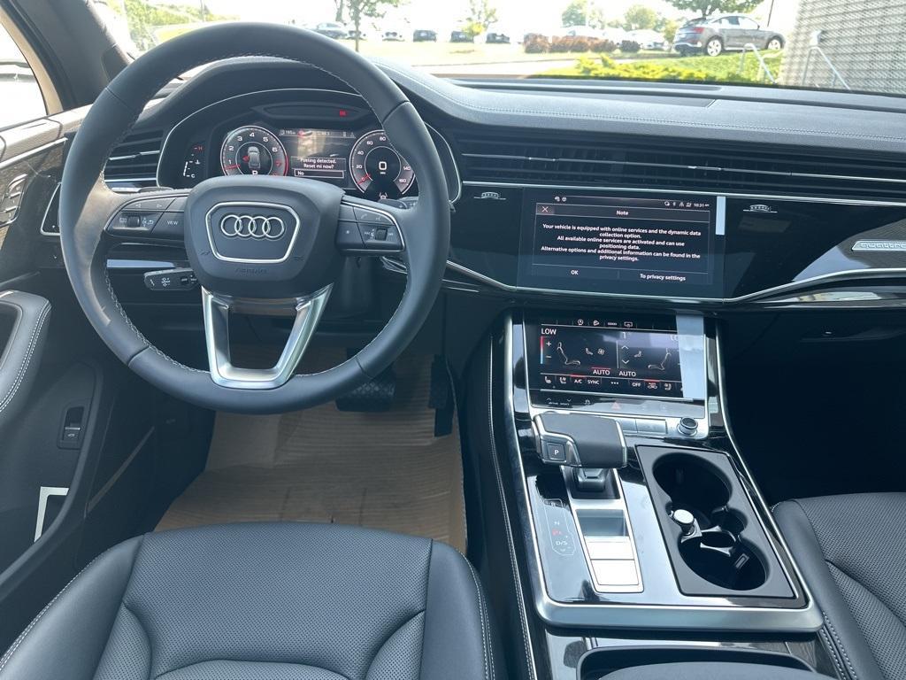 new 2025 Audi Q7 car, priced at $76,335