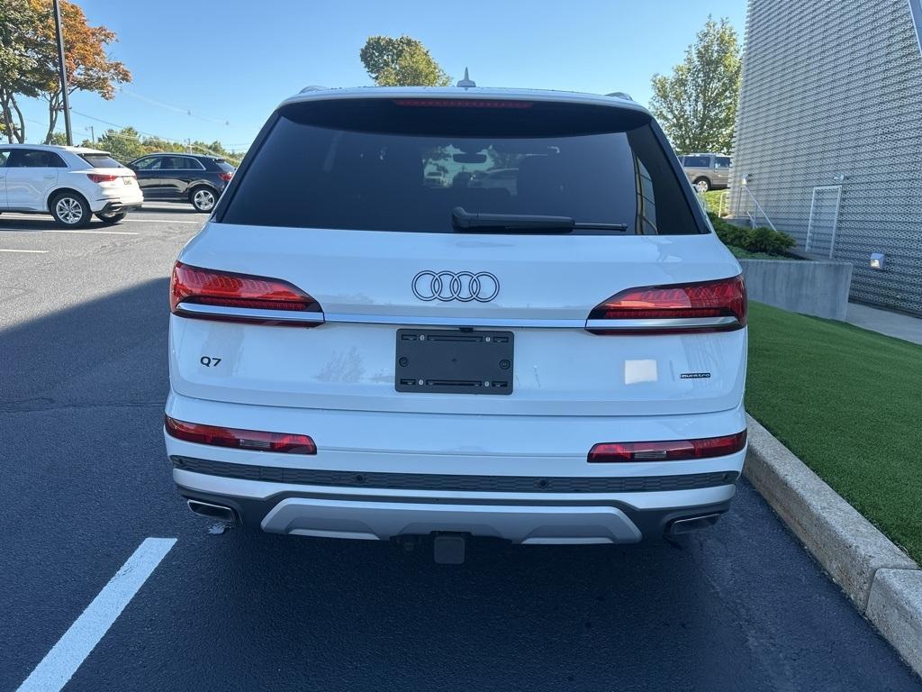 new 2025 Audi Q7 car, priced at $76,335
