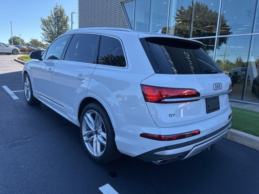 new 2025 Audi Q7 car, priced at $76,335