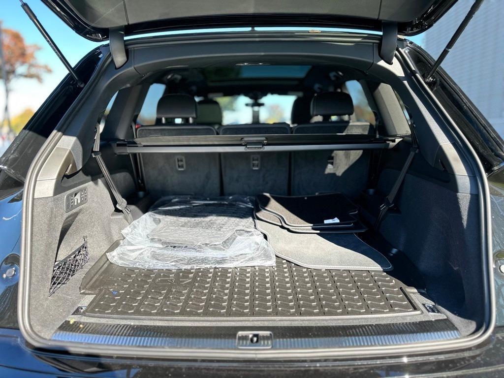 new 2026 Audi Q7 car, priced at $78,445