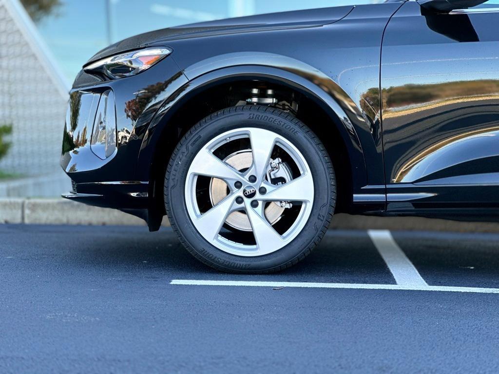 new 2025 Audi Q5 car, priced at $62,080