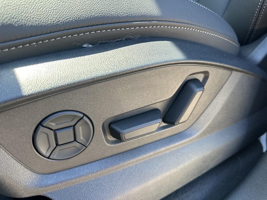 new 2025 Audi Q7 car, priced at $76,705