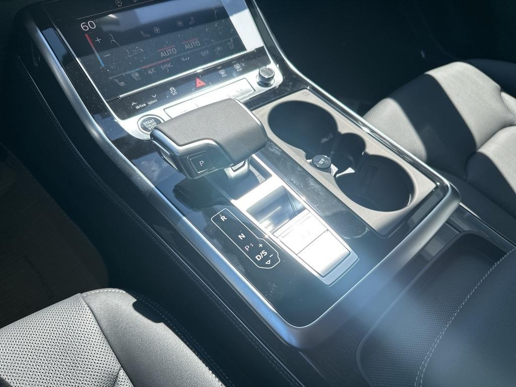 new 2025 Audi Q7 car, priced at $76,705