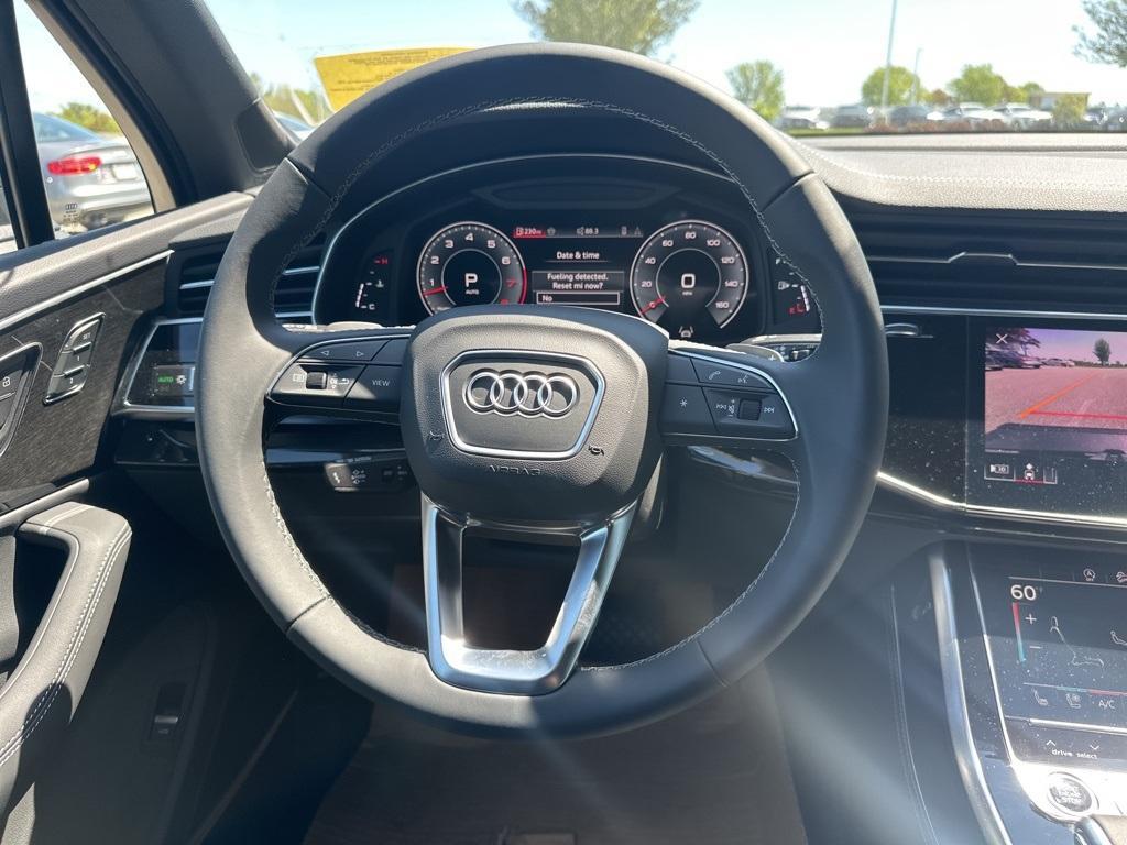 new 2025 Audi Q7 car, priced at $76,705