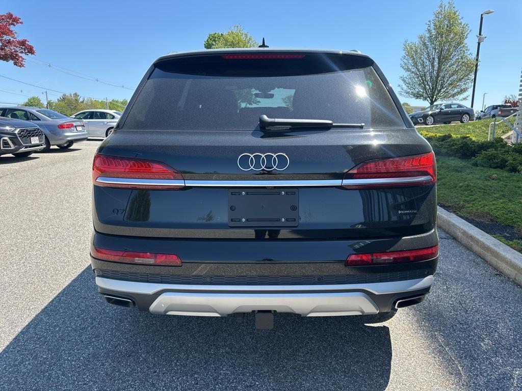 new 2025 Audi Q7 car, priced at $76,705