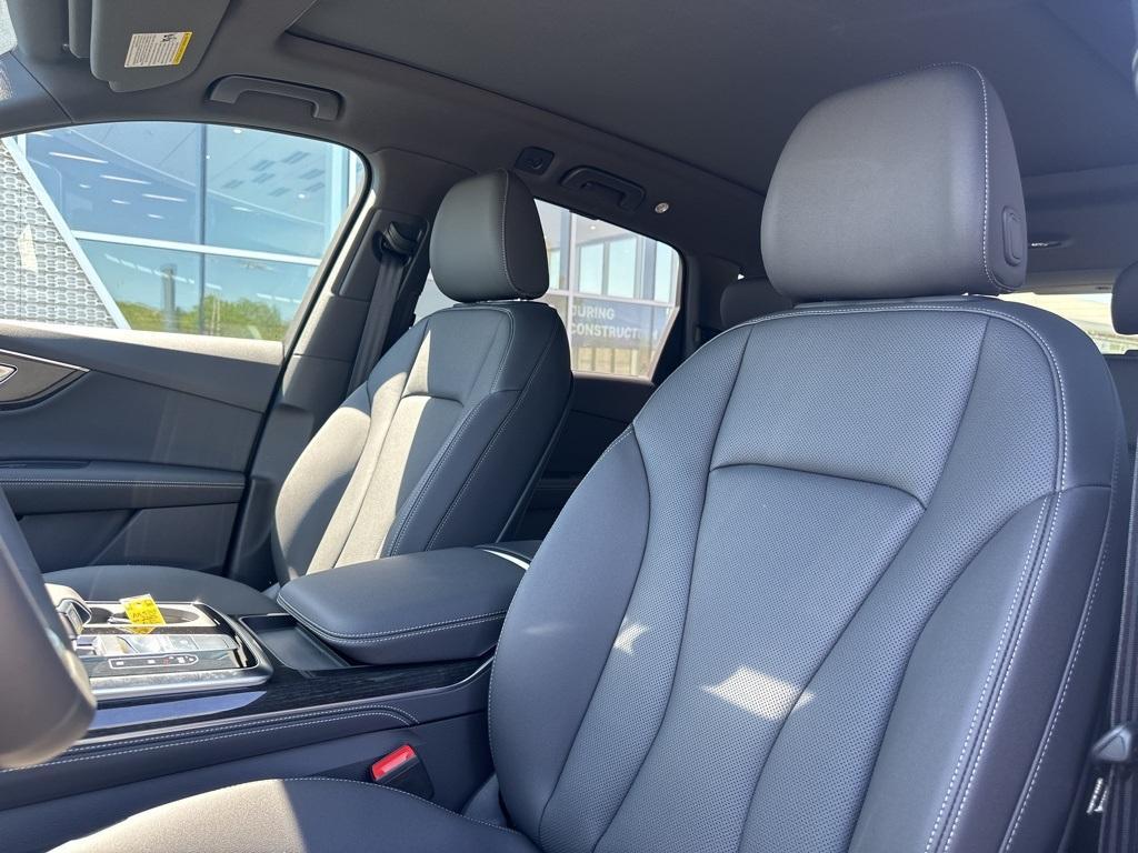 new 2025 Audi Q7 car, priced at $76,705