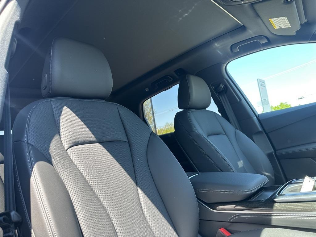 new 2025 Audi Q7 car, priced at $76,705