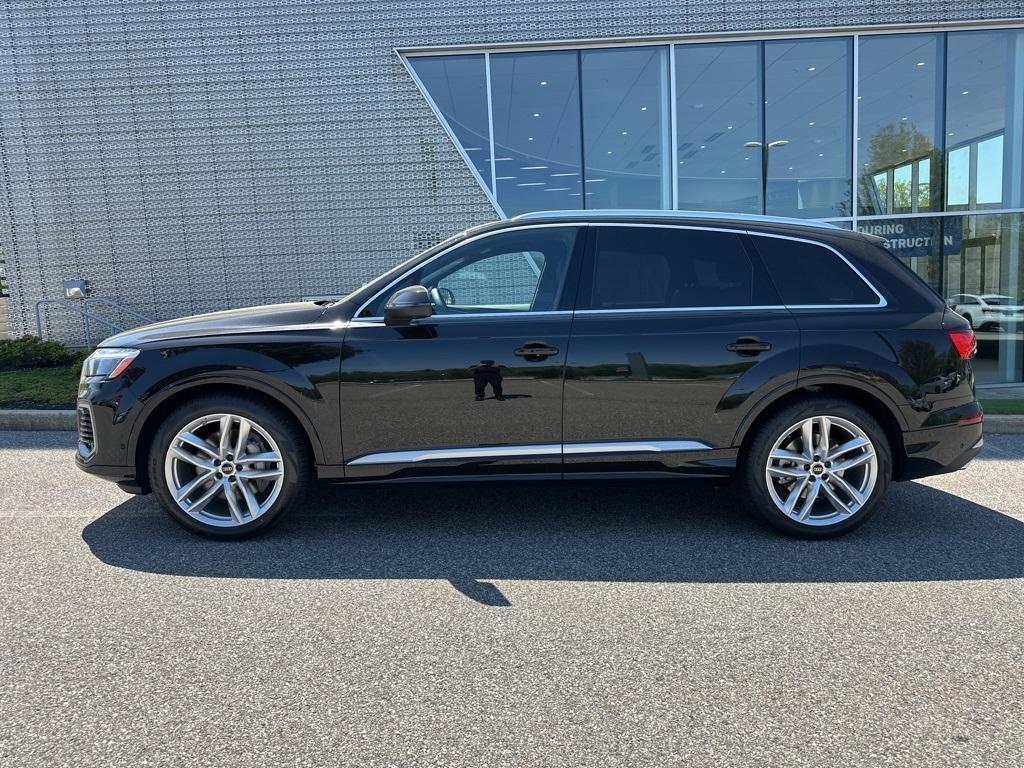 new 2025 Audi Q7 car, priced at $76,705