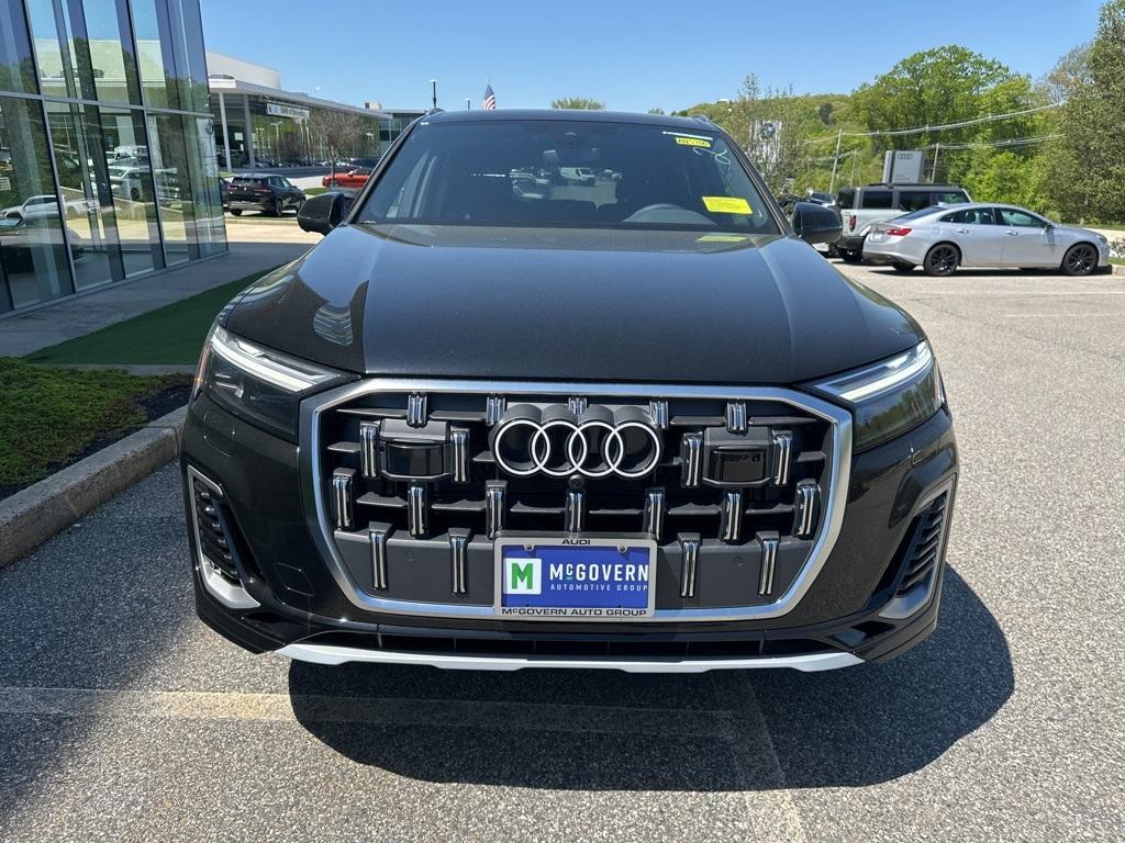 new 2025 Audi Q7 car, priced at $76,705