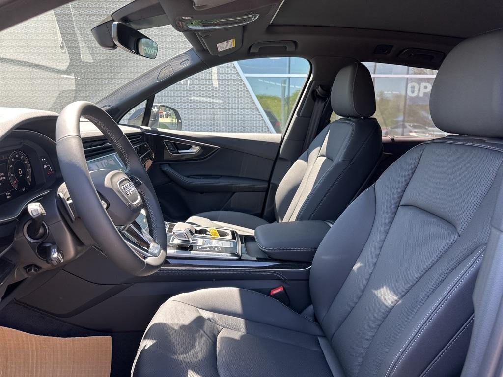 new 2025 Audi Q7 car, priced at $76,705