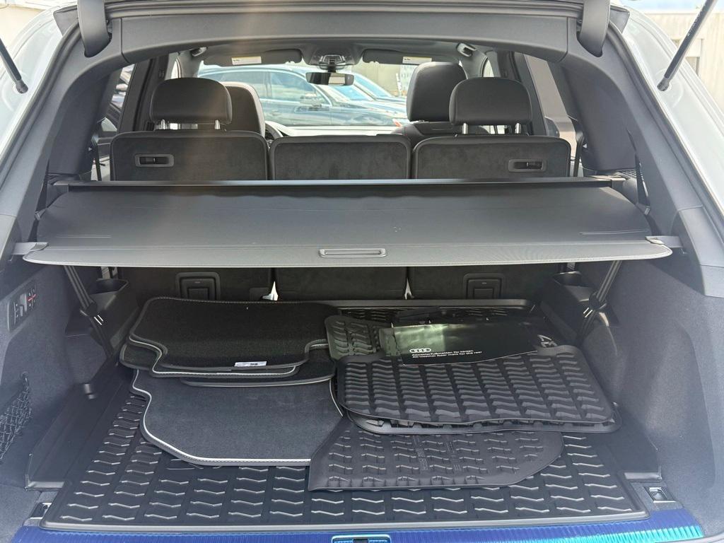 new 2025 Audi Q7 car, priced at $76,480