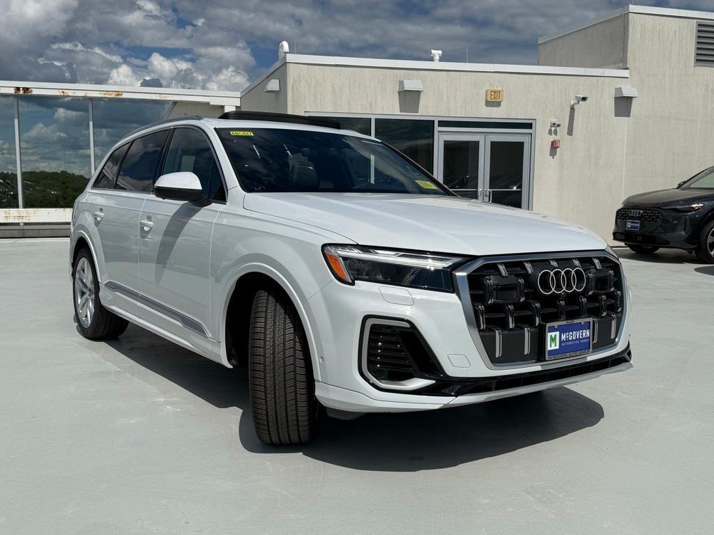 new 2025 Audi Q7 car, priced at $76,480