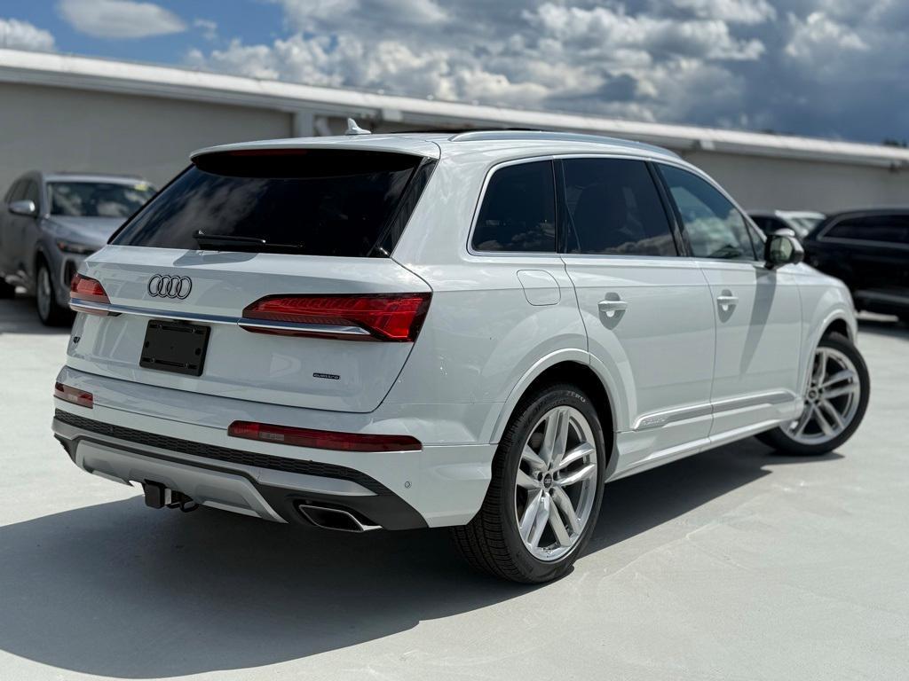new 2025 Audi Q7 car, priced at $76,480