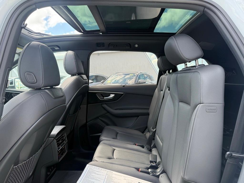 new 2025 Audi Q7 car, priced at $76,480