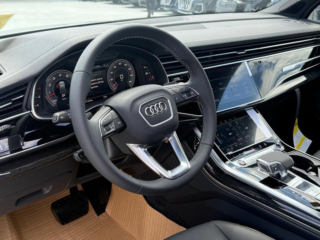 new 2025 Audi Q7 car, priced at $76,480