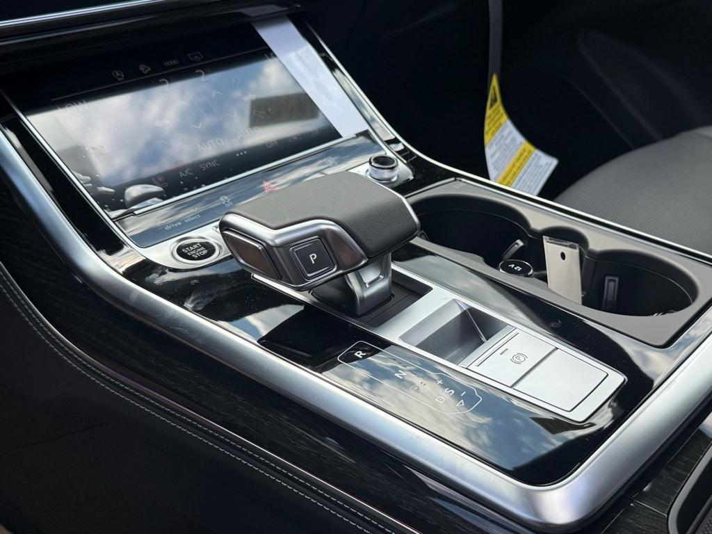 new 2025 Audi Q7 car, priced at $76,480