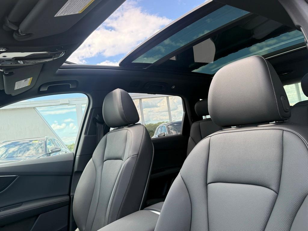new 2025 Audi Q7 car, priced at $76,480