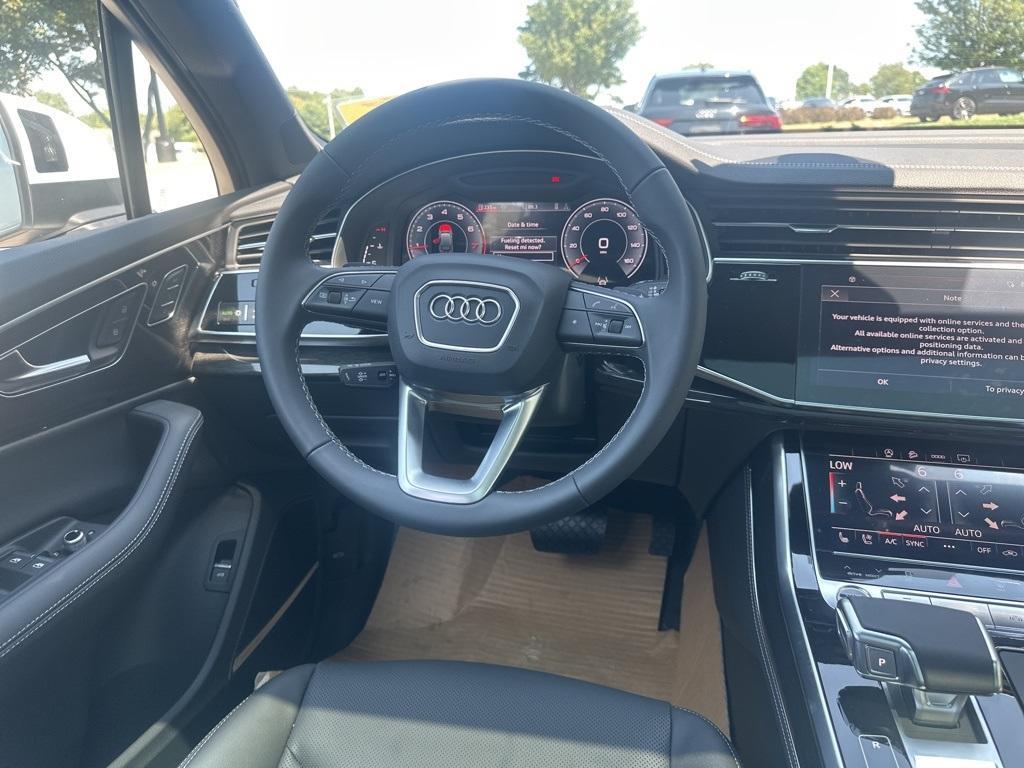 new 2025 Audi Q7 car, priced at $76,575