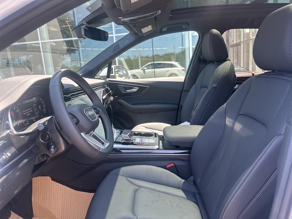 new 2025 Audi Q7 car, priced at $76,575