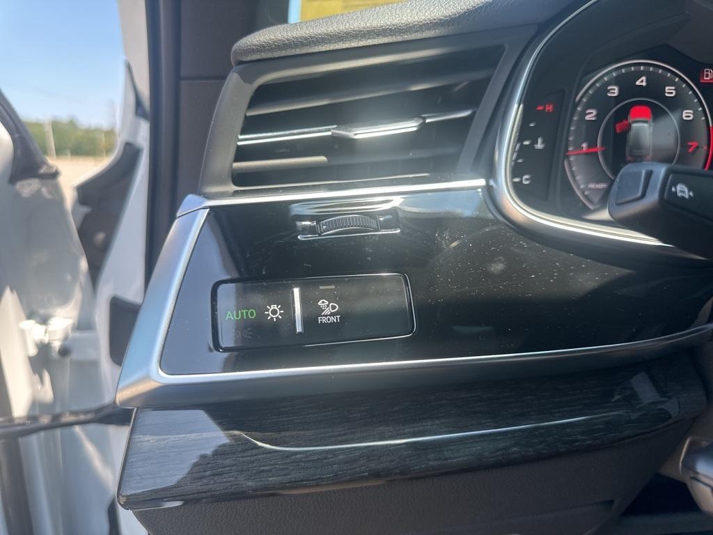 new 2025 Audi Q7 car, priced at $76,575