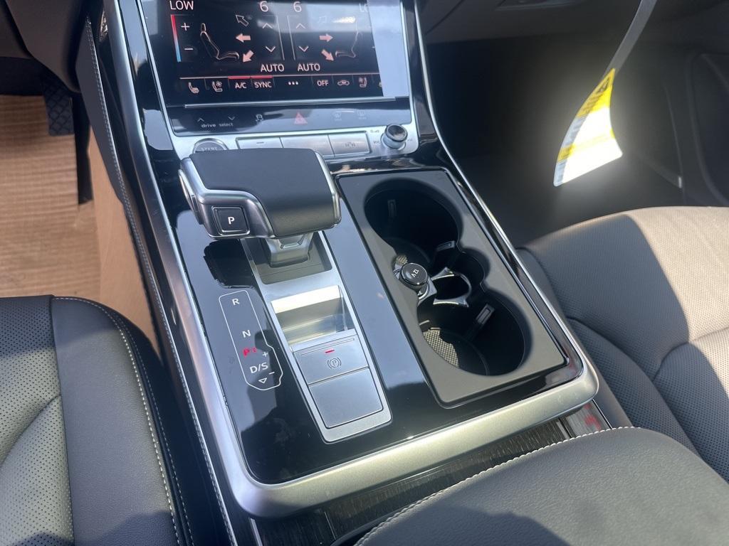new 2025 Audi Q7 car, priced at $76,575