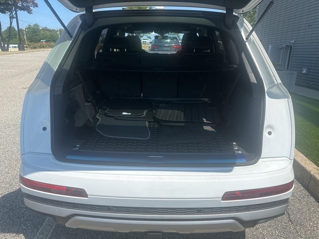 new 2025 Audi Q7 car, priced at $76,575