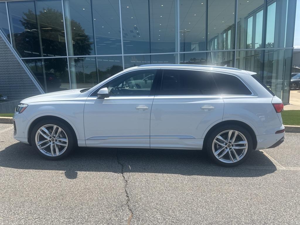 new 2025 Audi Q7 car, priced at $76,575