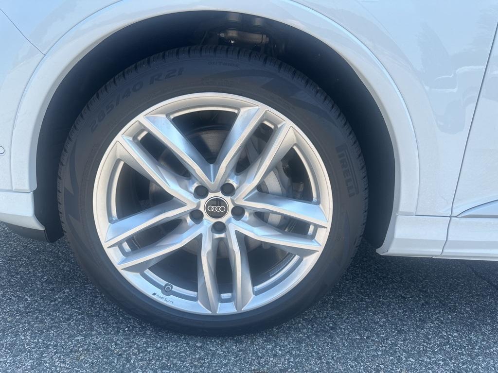 new 2025 Audi Q7 car, priced at $76,575