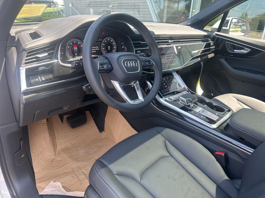 new 2025 Audi Q7 car, priced at $76,575