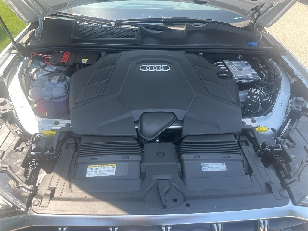 new 2025 Audi Q7 car, priced at $76,575