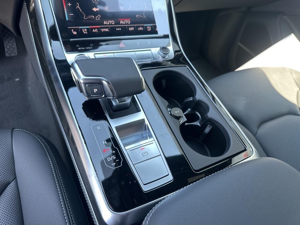 new 2025 Audi Q7 car, priced at $76,335