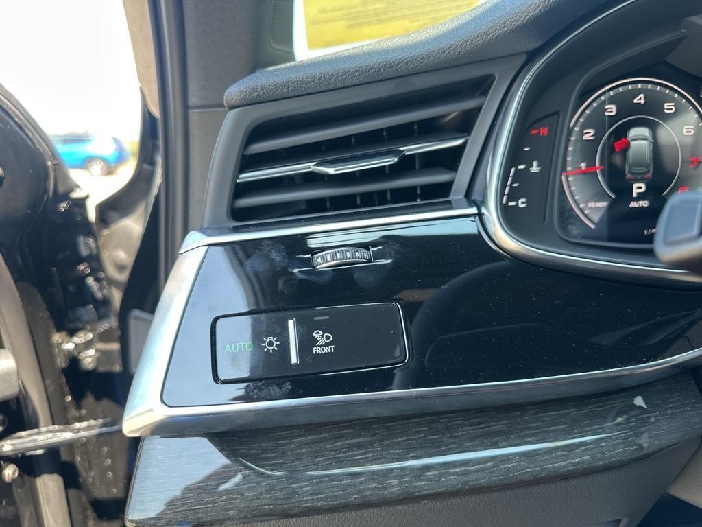new 2025 Audi Q7 car, priced at $76,335