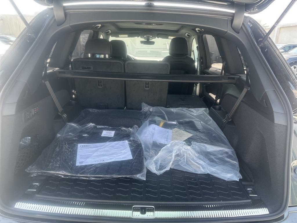 new 2025 Audi Q7 car, priced at $76,480