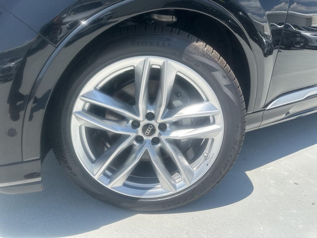 new 2025 Audi Q7 car, priced at $76,480