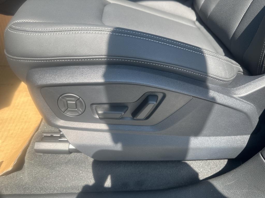 new 2025 Audi Q7 car, priced at $76,480