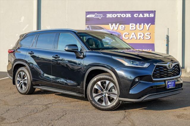 used 2021 Toyota Highlander Hybrid car, priced at $23,900