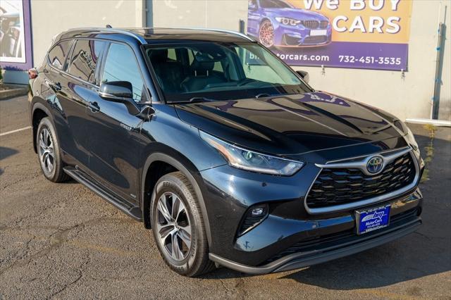 used 2021 Toyota Highlander Hybrid car, priced at $23,900