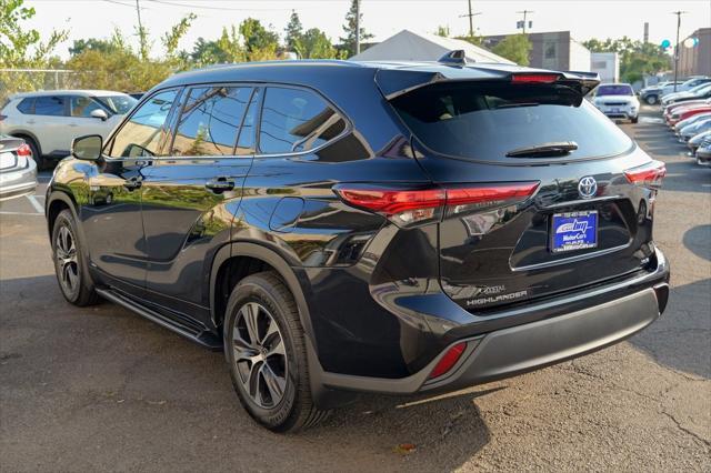 used 2021 Toyota Highlander Hybrid car, priced at $23,900