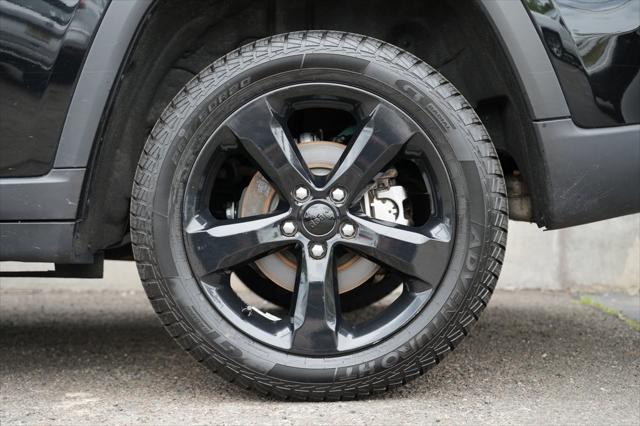 used 2022 Jeep Grand Cherokee car, priced at $23,900