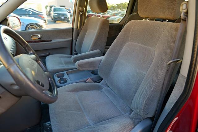 used 2002 Kia Sedona car, priced at $3,900